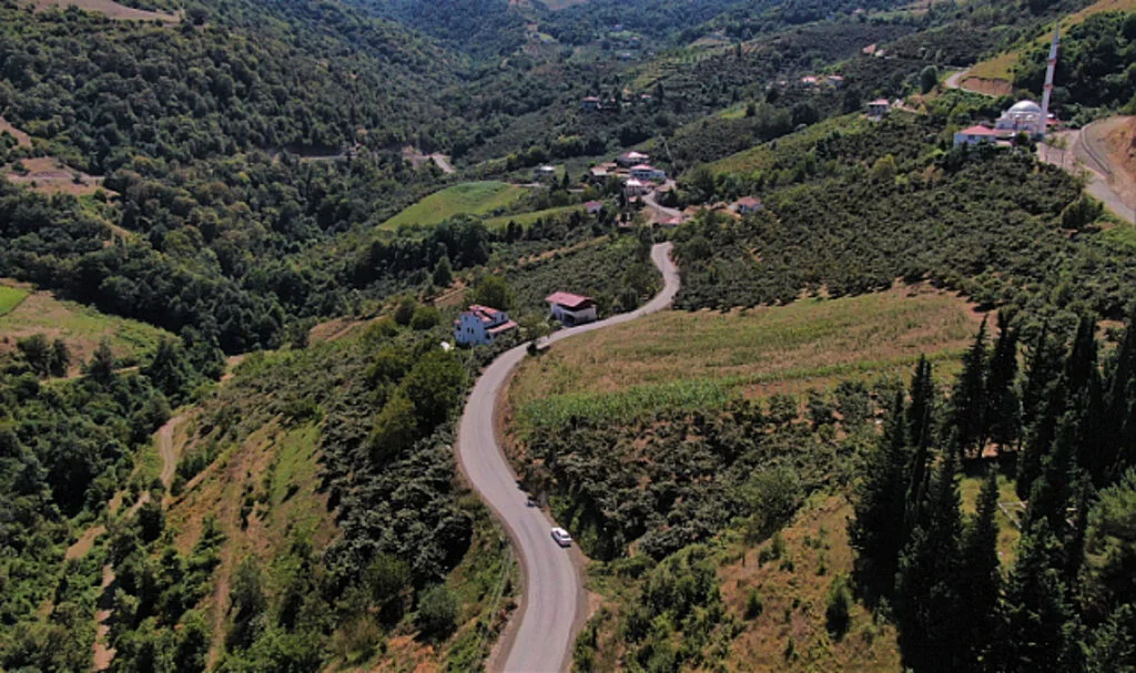 Samsun'da o mahallenin 40 yıllık yol sorununa neşter