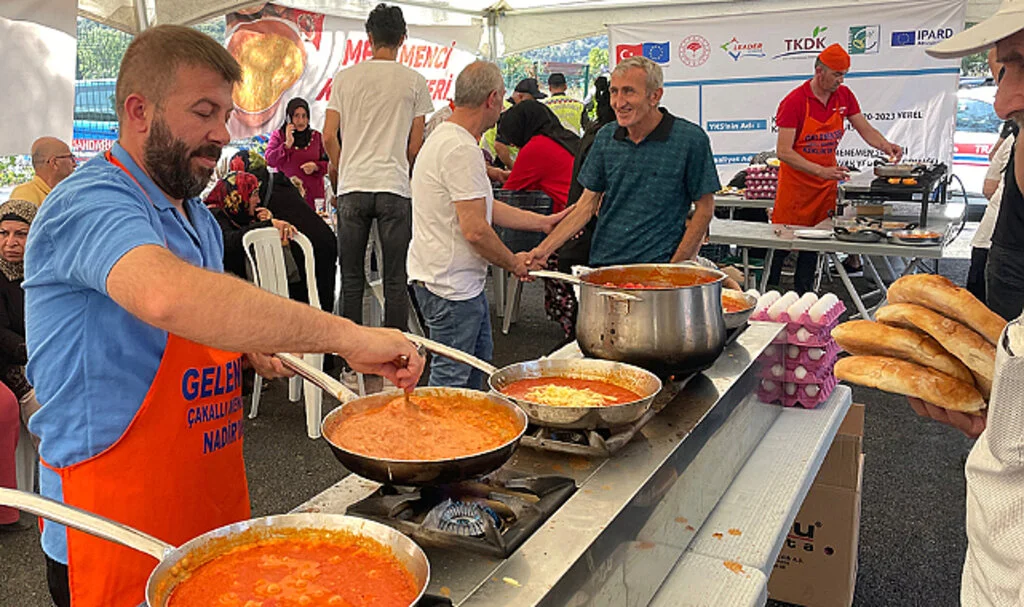Samsun'da Şenlikte 2 Bin Kişiye Menemen İkram Edildi