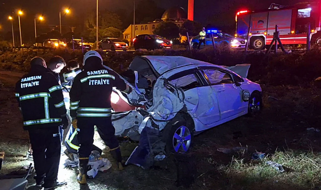 Samsun’da Tarlaya Devrilen Otomobildeki 4 Kişi Yaralandı
