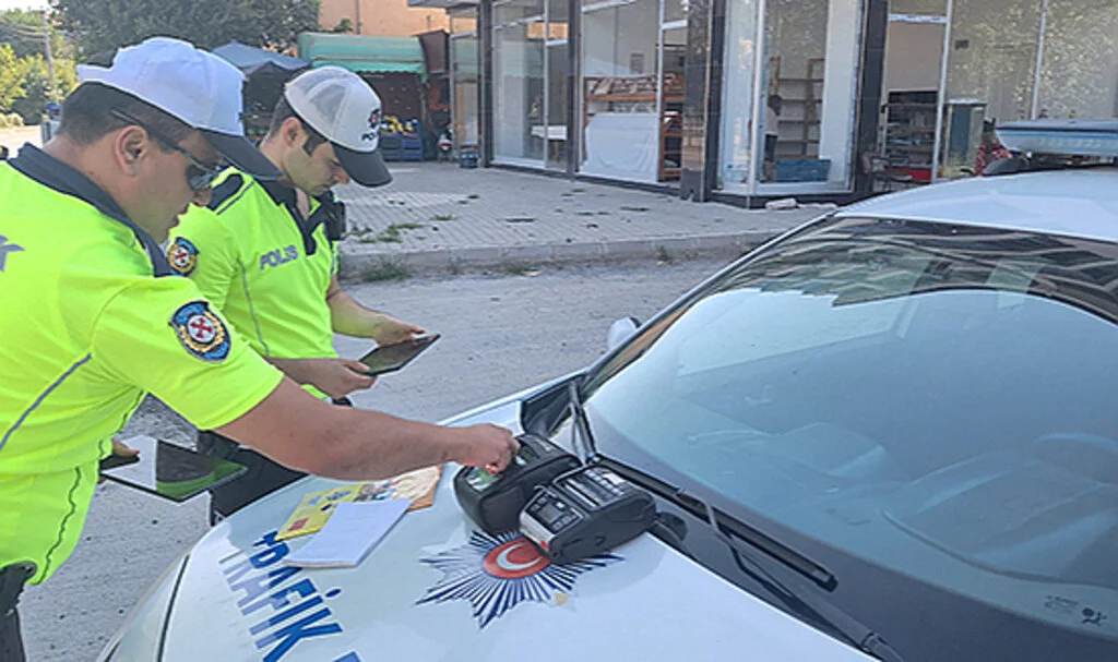 Samsun'da Trafik Ekipleri 'Kırmızı Işık' Denetimi Yaptı