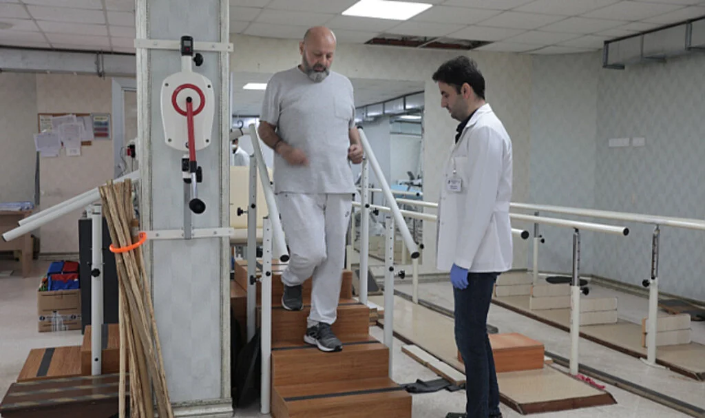 Samsun'da yatalak geldiği hastaneden yürüyerek çıktı