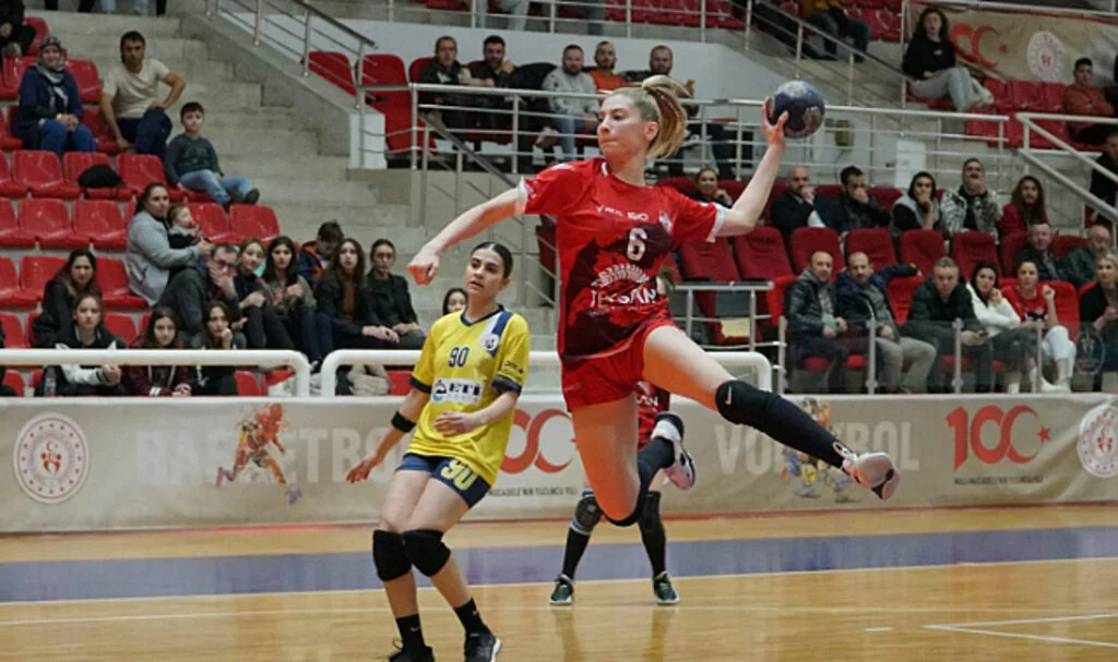Samsun Hentbol Kulübü'nde Dila Çepni yuvadan uçtu