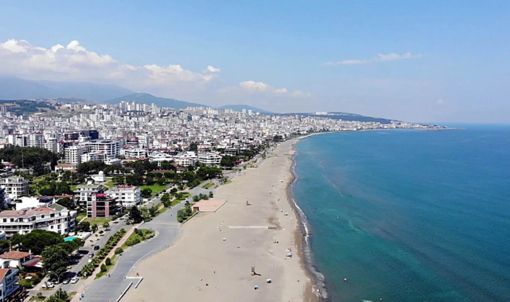 Samsun Valiliği yine uyardı: “Rüzgarlı havada denize girilmemeli”