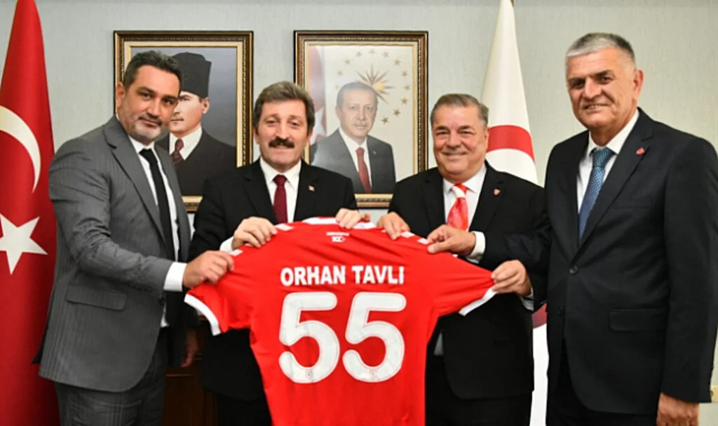 Samsunspor’dan Vali Orhan Tavlı’ya ziyaret