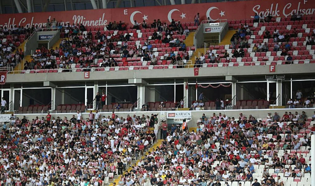 Sivassporlu Taraftarlar Samsunspor Maçına İlgi Göstermedi