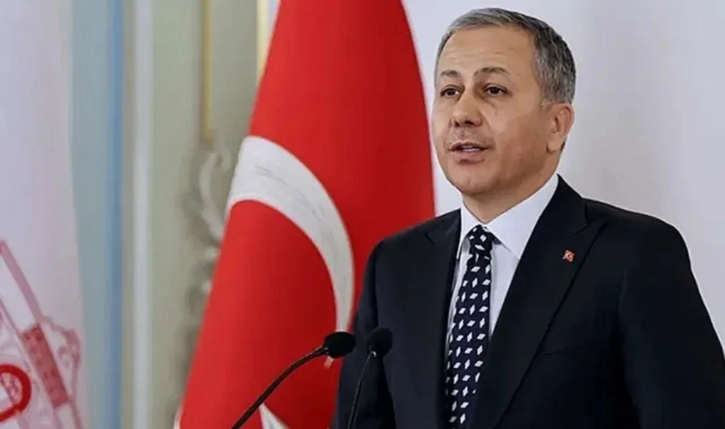 SON DAKİKA | Bakan Yerlikaya Duyurdu! Göçmen Kaçakçılığına Bir Darbe Daha: Bin 385 Organizatör Yakalandı
