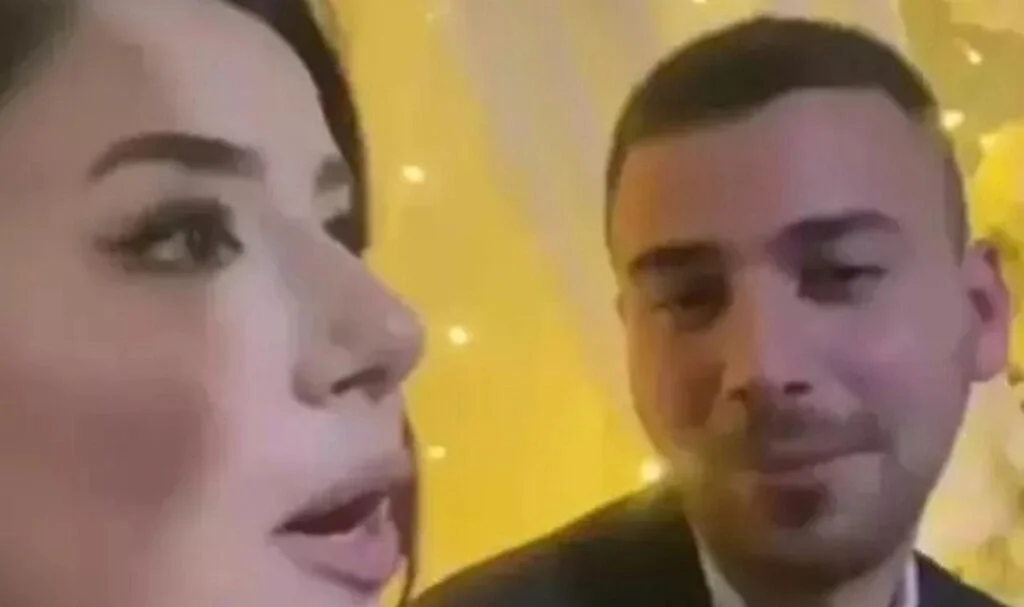 Söz Törenleri Kalabalık Olduğu İçin Gelin ve Damat İsteme Anını Göremedi! “Beni Verdiler Farkında Mısın?” Tıkla izle...