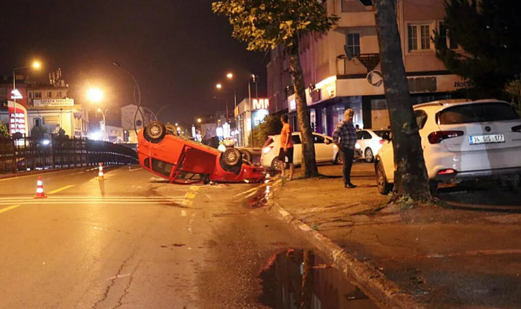 Takla Atan Otomobili Bırakıp Kaçtı