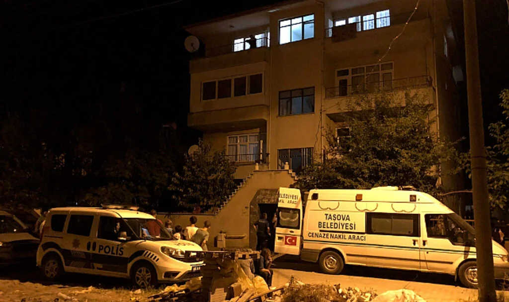 Tartıştığı kocasını av tüfeği ile öldürdü   