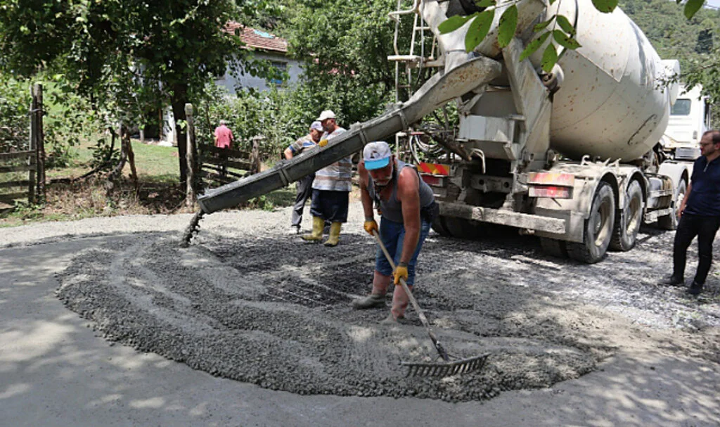 Terme'de Yol Seferberliği Sürüyor 