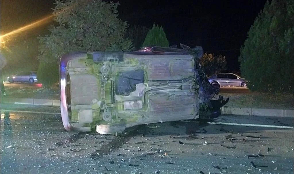 Ters şeride giren otomobil kazaya neden oldu: 1 ölü, 3 yaralı