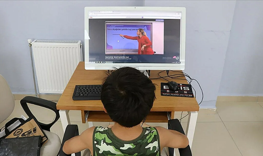 Ticaret Bakanlığı Uzaktan Eğitimle 1 Milyar Lira Tasarruf Etti