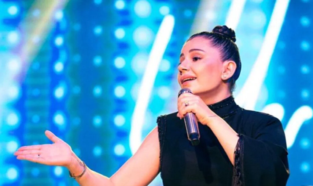 Tüm Konserlerini İptal Edip Hastaneye Yattı! Merve Özbey Sevenlerinden Dua İstedi