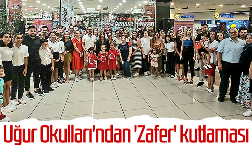 Uğur Okulları'ndan 'Zafer' kutlaması