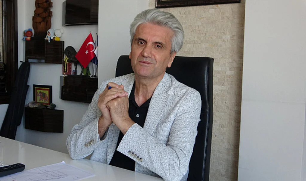 Ünlü estetikçi Prof. Dr. Hayati Akbaş: 'Bacak Estetiğine Talep Arttı' 
