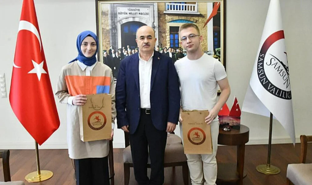 Vali Dağlı’dan Samsun’un Gururlarına Ödül