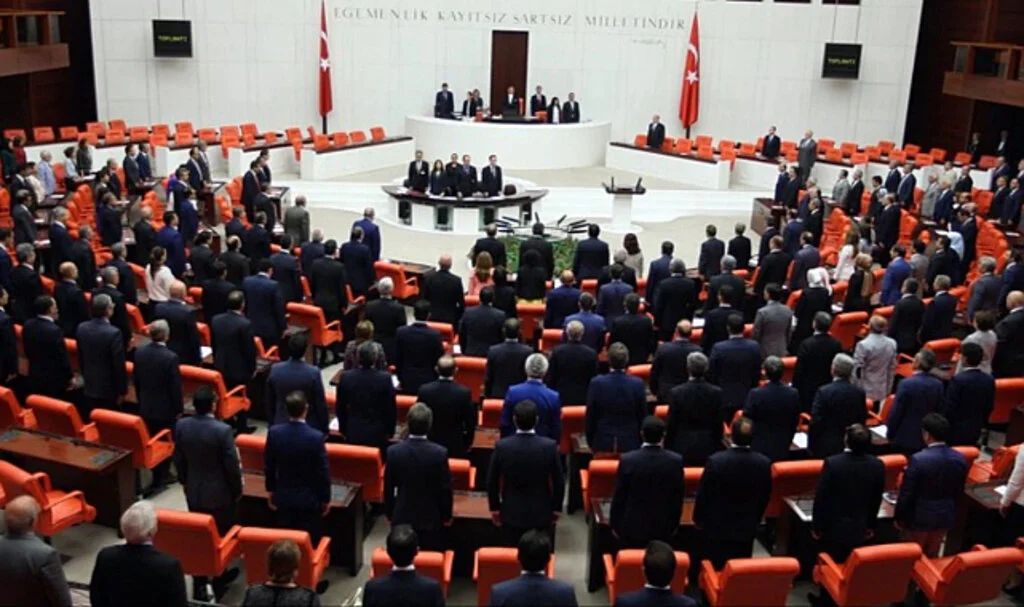 Yalnızca 4 İsim İade Etti! 310 Vekil Hak Etmedikleri 149'ar Bin Lirayı Çatır Çatır Harcadı