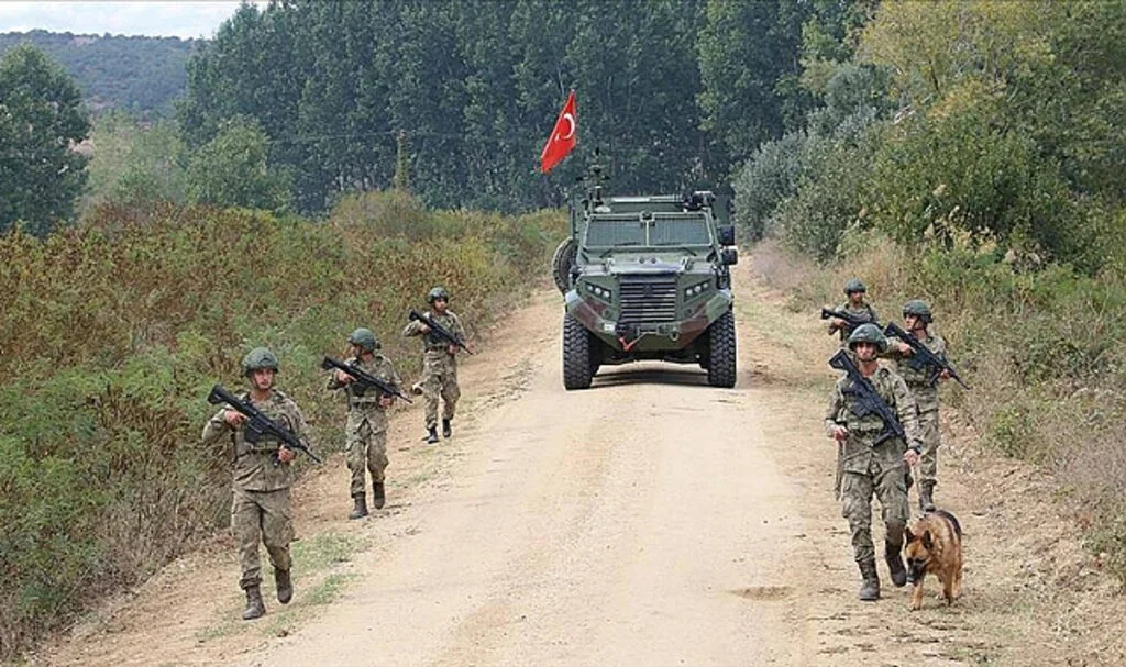 Yasa Dışı Yollarla Sınırı Geçmeye Çalışan 4 Terörist Yakalandı