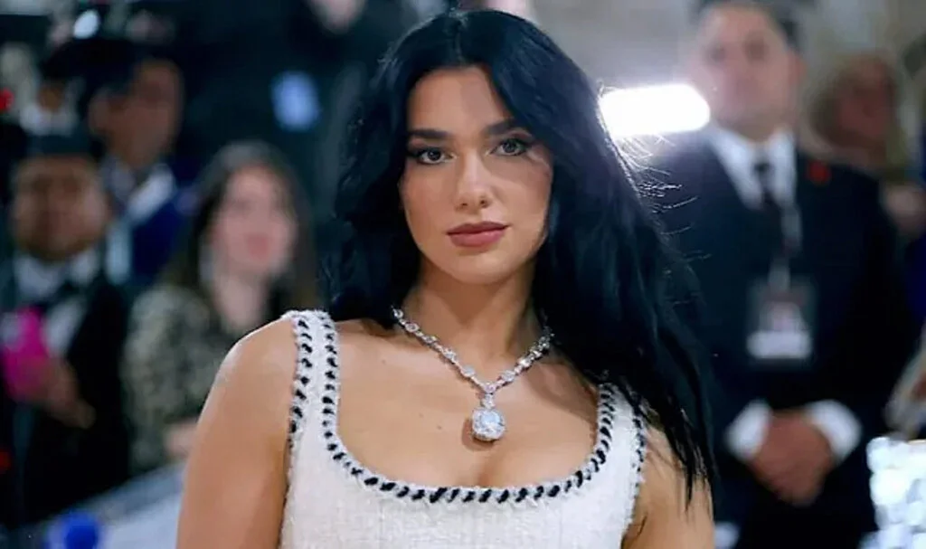 Yine Dava Açıldı: Dua Lipa’nın Başı O Şarkı Yüzünden Dertten Kurtulmuyor
