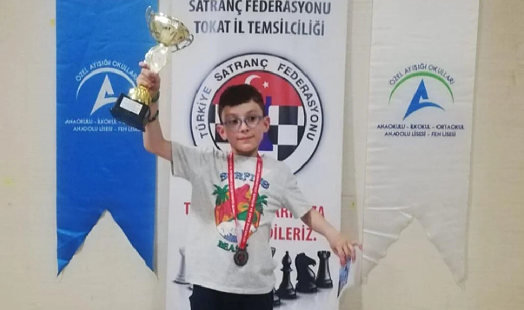 12 Yaş Şampiyonu Abdullah Yusuf Oldu