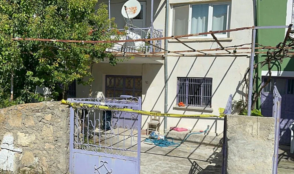 82 Yaşındaki Kadın, Evinde 25’e Yakın Bıçak Darbesi ile Öldürülmüş Halde Bulundu