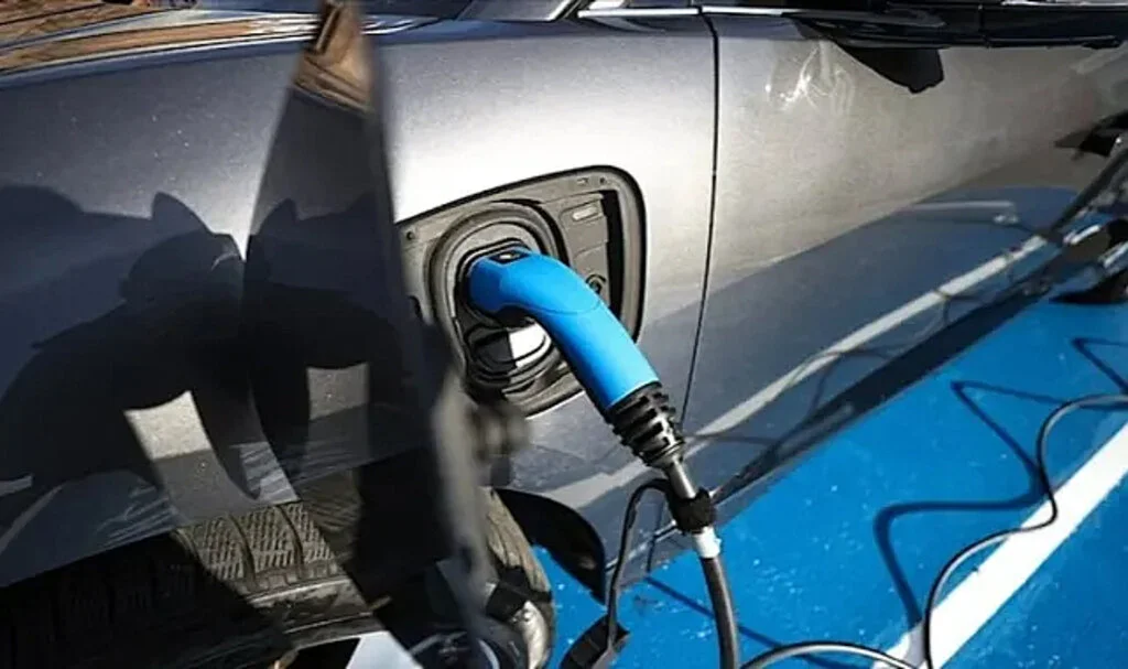 AB’den Çin Elektrikli Otomobillerine Soruşturma