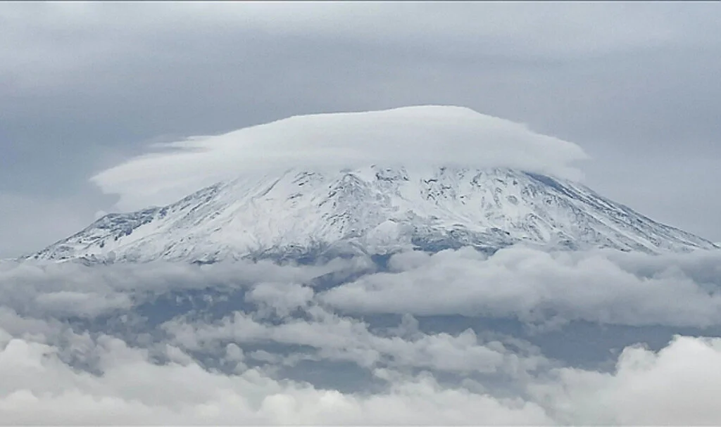 Ağrı Dağı'na Kar Yağdı