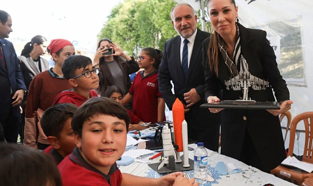 AK Parti'li Karaaslan, Samsun'da Bilim ve Teknoloji Şenliği'ni gezdi