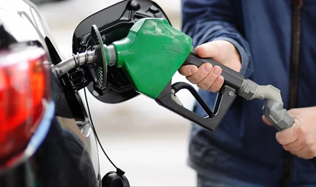 Akaryakıta Çifte Zam Geliyor! Benzin 38 Lirayı, Motorin 40 Lirayı Aşacak