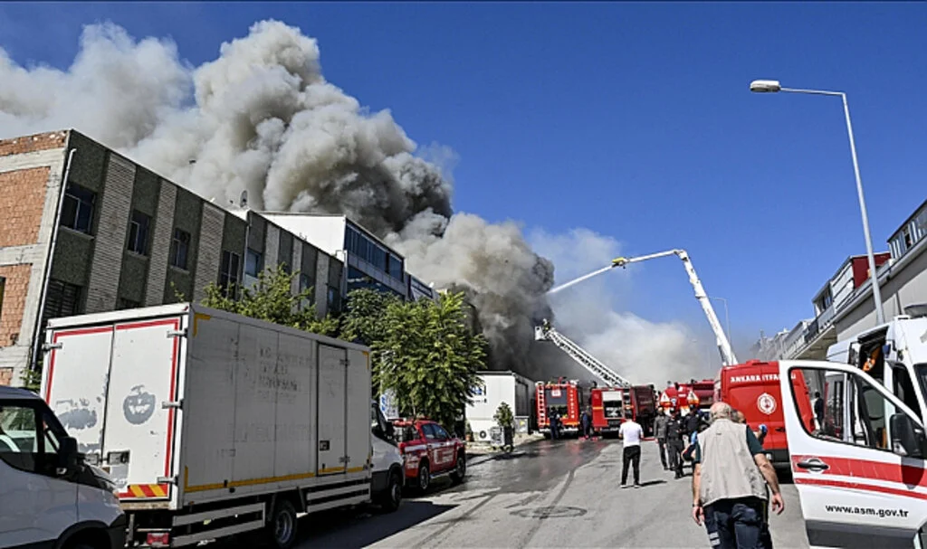 Ankara'da Sanayi Sitesinde Çıkan Yangın Kontrol Altına Alındı