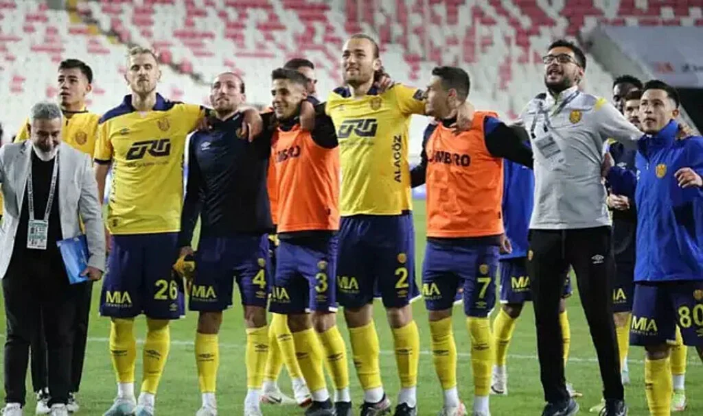 Ankaragücü'nden İlk Galibiyet! Deplasmanda Sivasspor'u Devirdiler