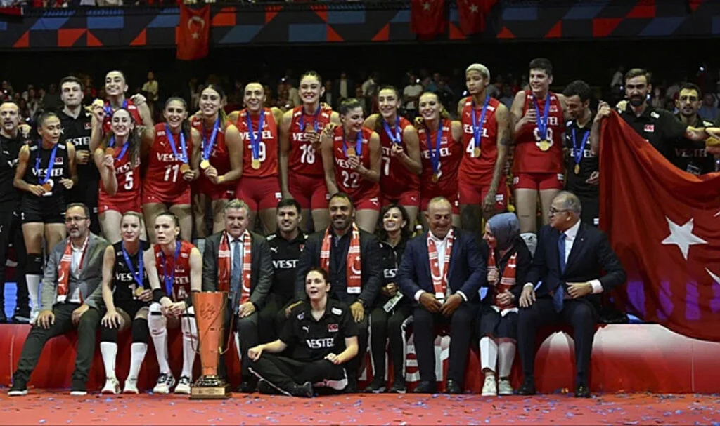 Avrupa Şampiyonu A Milli Kadın Voleybol Takımı'na İstanbul Uçağının Pilotundan Sürpriz Anons