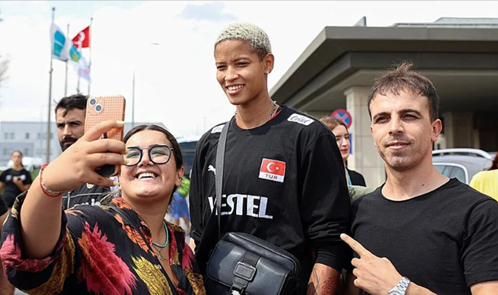 Avrupa Şampiyonu A Milli Kadın Voleybol Takımı yurda döndü
