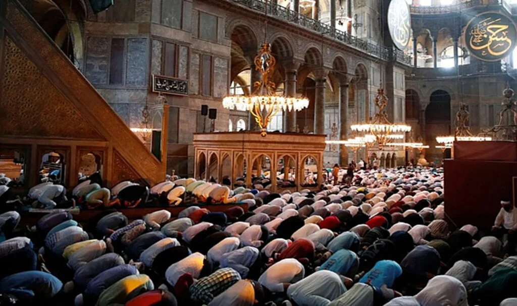 Ayasofya Camii'nin Restorasyon Nedeniyle 50 Yıl İbadete Kapalı Kalacağı İddialarını İletişim Başkanlığı Yalanladı