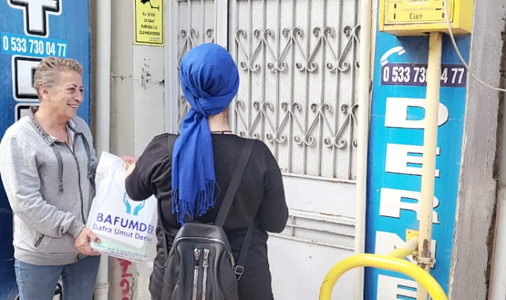 Bafra'da 255 aileye kırtasiye desteği