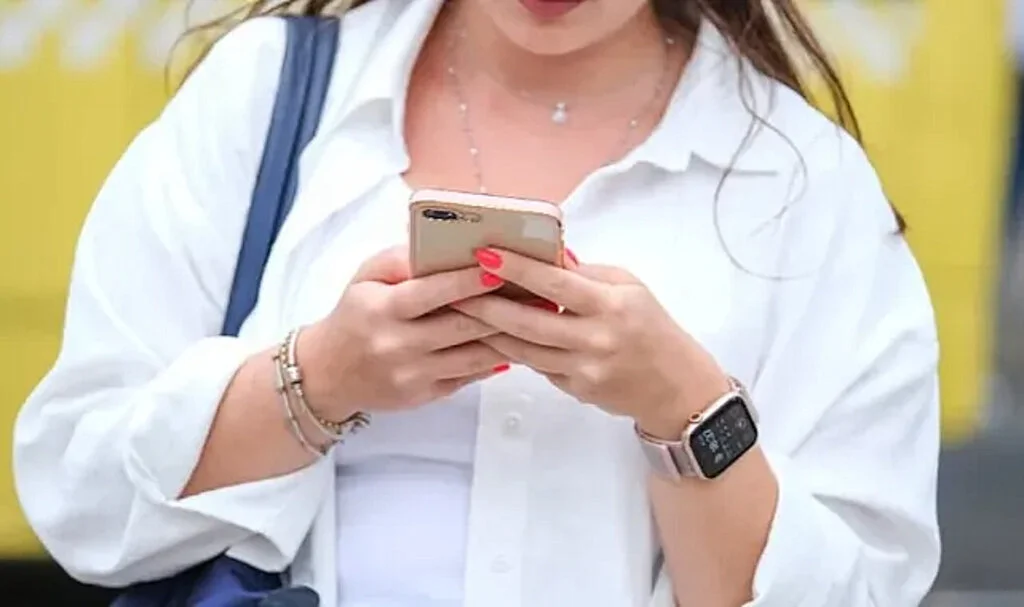 Bakan Uraloğlu’ndan Öğrencilere Vergisiz Telefon Açıklaması