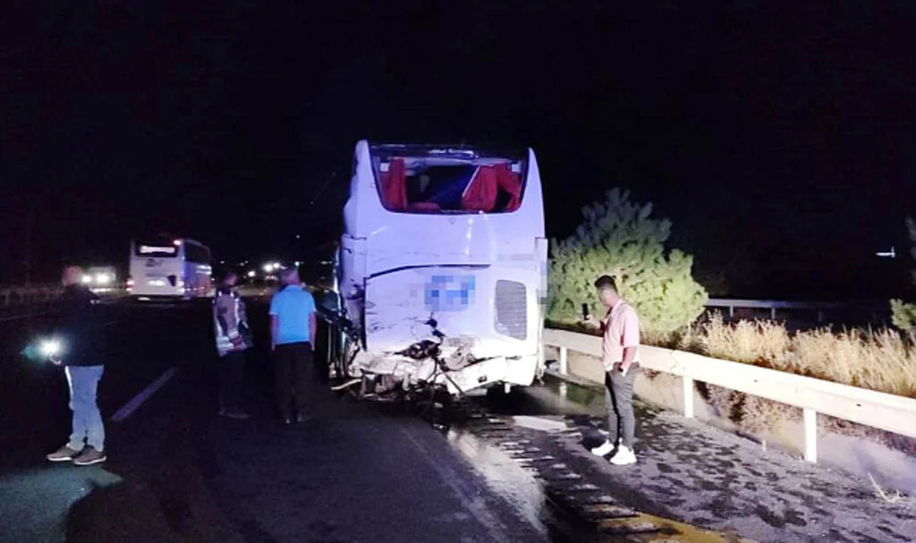 Başkent'te Feci Kaza: Yolcu Otobüsü ile Tırın Karıştığı Kazada 4’ü Ağır 27 Yaralı
