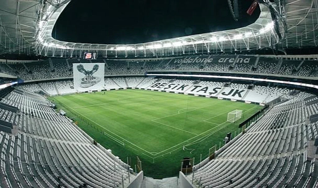 Beşiktaş'ın stat sponsoru belli olmak üzere! Anlaşma sağlandı...