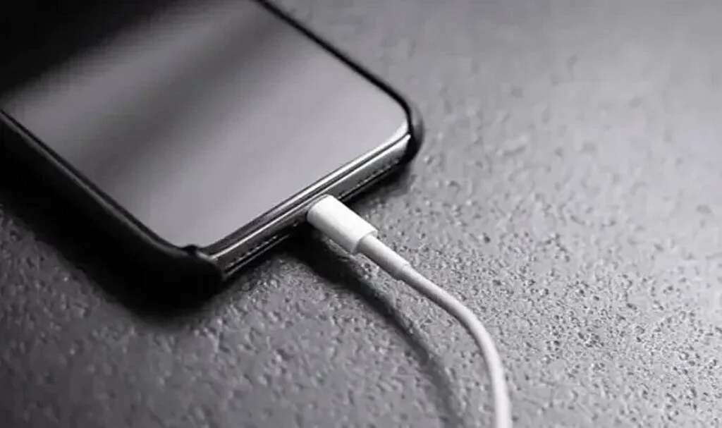 Bunlara Dikkat Edin: Telefon Şarj Ederken Pilini Öldürmeyin!