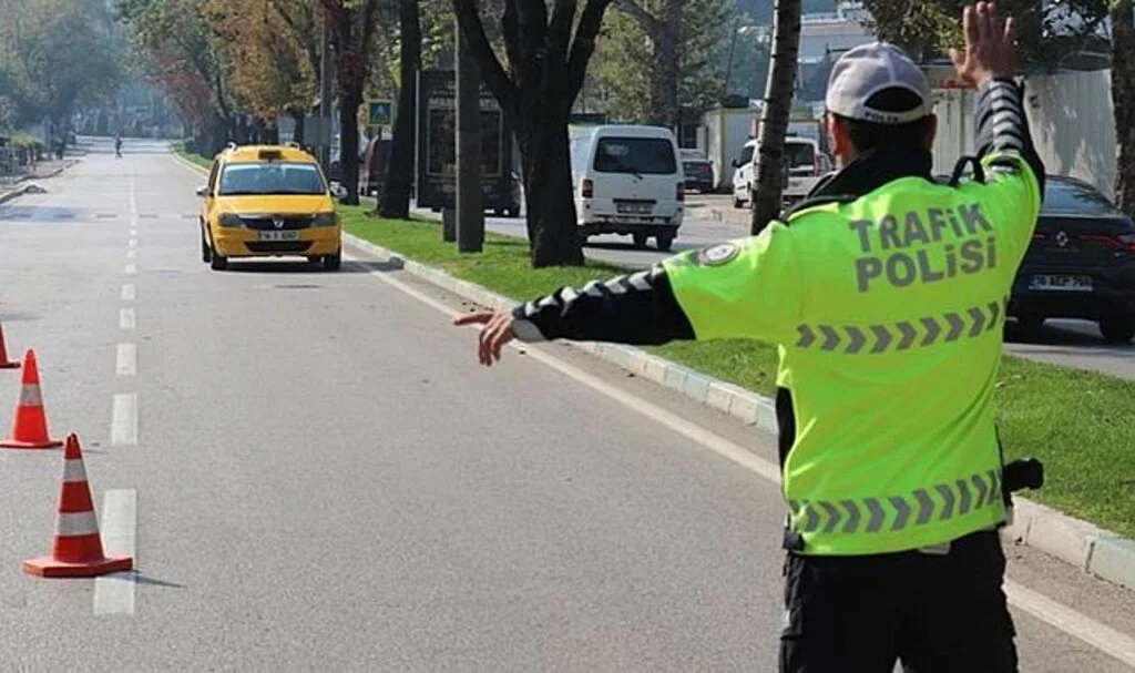 Bunu Yapanlar Artık Ehliyet Taşımak Zorunda Değil! Trafik Denetimlerinde Bir Dönem Sona Eriyor