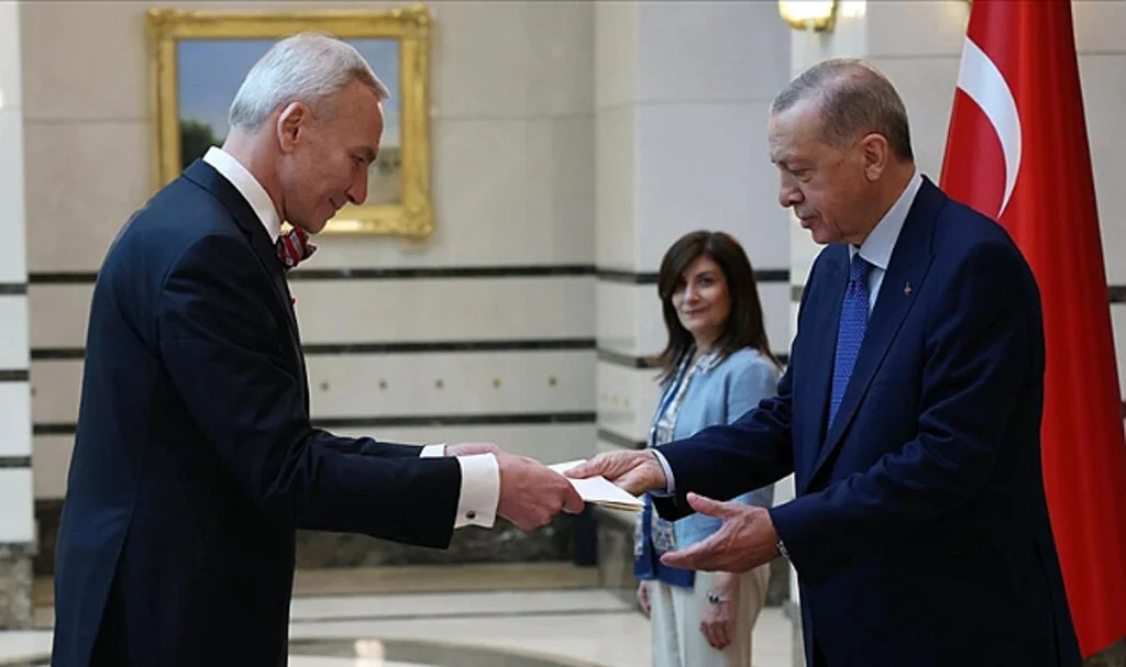 Büyükelçilerden Cumhurbaşkanı Erdoğan'a Güven Mektubu