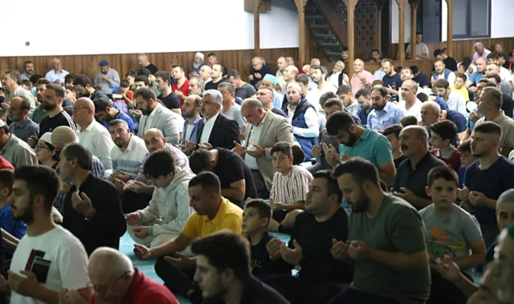 Canik’te eller semaya açıldı