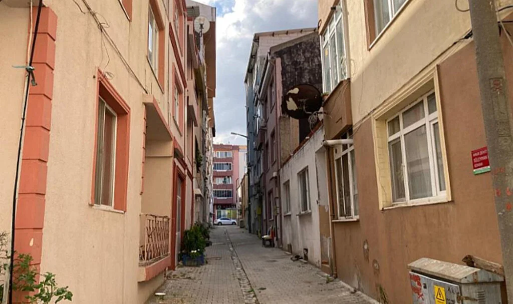 Çatıdan Düşen Hırsız Hayatını Kaybetti