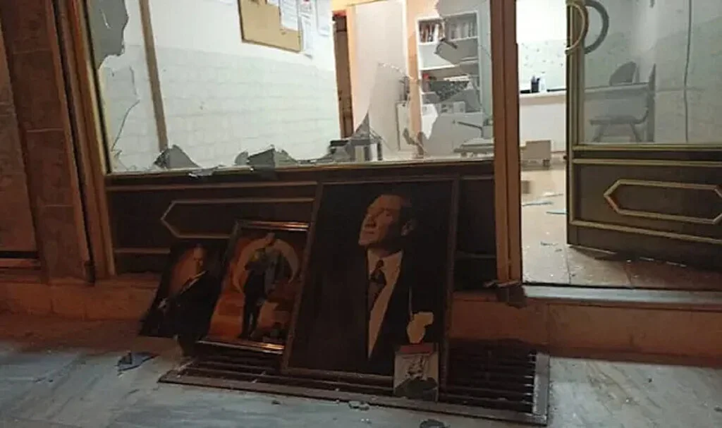 CHP Mahalle Temsilciliğine Saldırı
