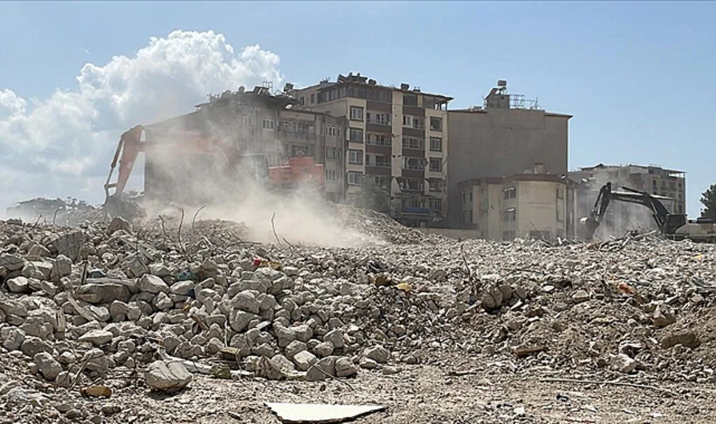 Deprem Bölgesindeki İnşa Faaliyetlerinde Kullanılacak Eşyanın İthalatına Getirilen Esneklik Yıl Sonuna Uzatıldı