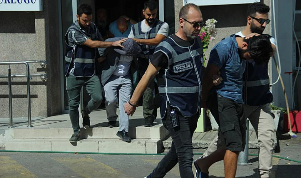 Deprem Bölgesinden Hasarlı Araç Alıp Dolandırıcılık Yapan Şebeke Çökertildi
