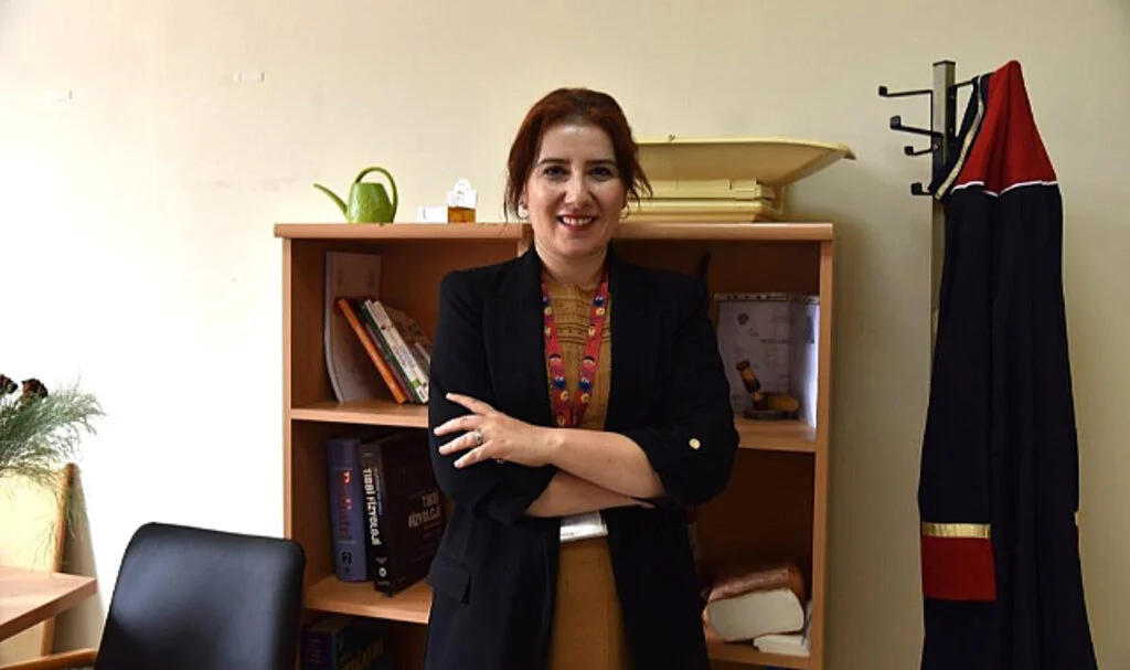 Dr. Öğretim Üyesi Tuğba Ayçiçek Dinçer: Sahte Hesaplar Dijital Nefreti Körüklüyor
