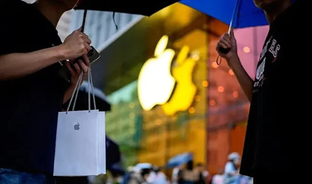 Dünyada iPhone 15’e Hücum