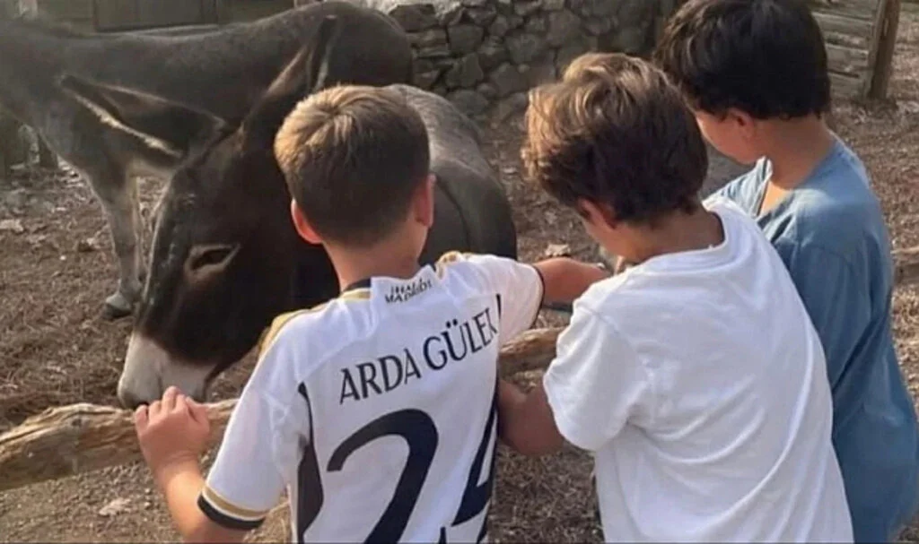 Dünyanın Konuştuğu Kare! Efsane Hocanın Torunu, Arda Güler Formasıyla