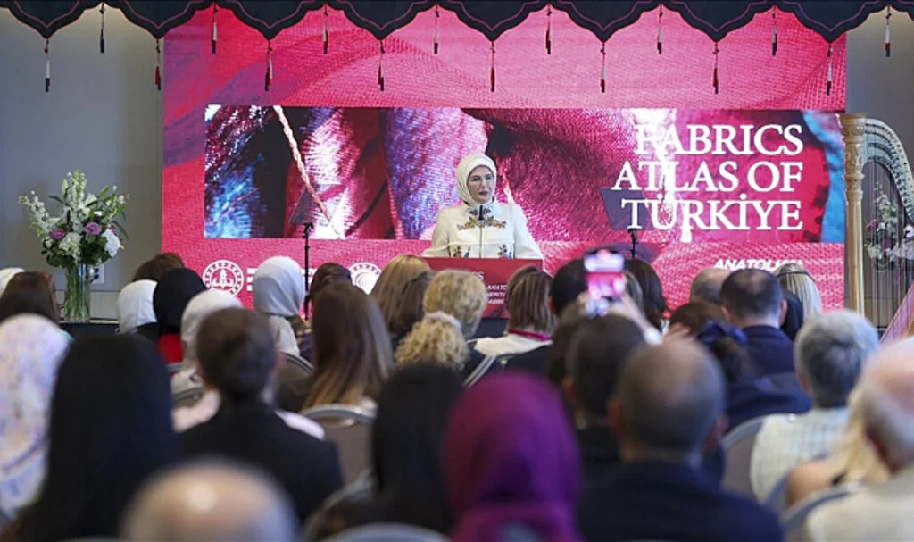 Emine Erdoğan, Türkevi'ndeki Sergide Anadolu Tekstilini Devlet Başkanlarının Eşlerine Tanıttı